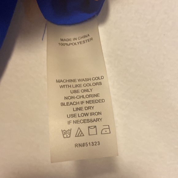 Vince Camuto blouse  Beautiful, flowing, royal   blue. Short sleeves - Picture 6 of 6